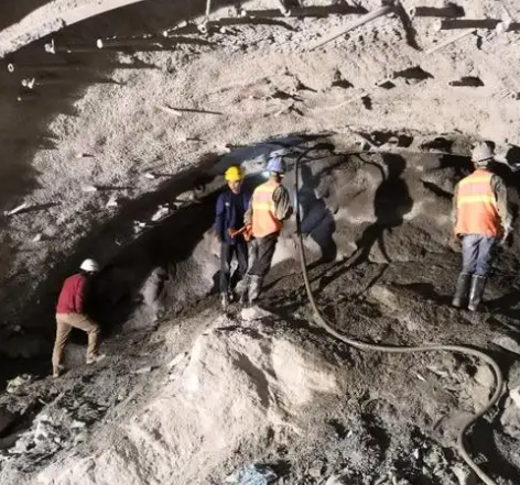 灵石拱顶带模注浆料的施工流程及注意事项